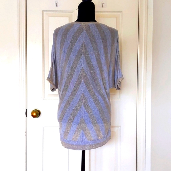 NWT. The Limited Gold Striped Dropped Shoulder Half Sleeve Blouse. - Picture 2 of 4